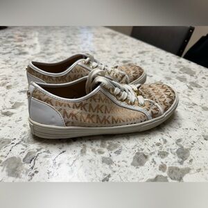 Women’s/kids  MICHAEL KORS CAMEL FASHION SNEAKERS SHOES size 5.5 W/kids 4